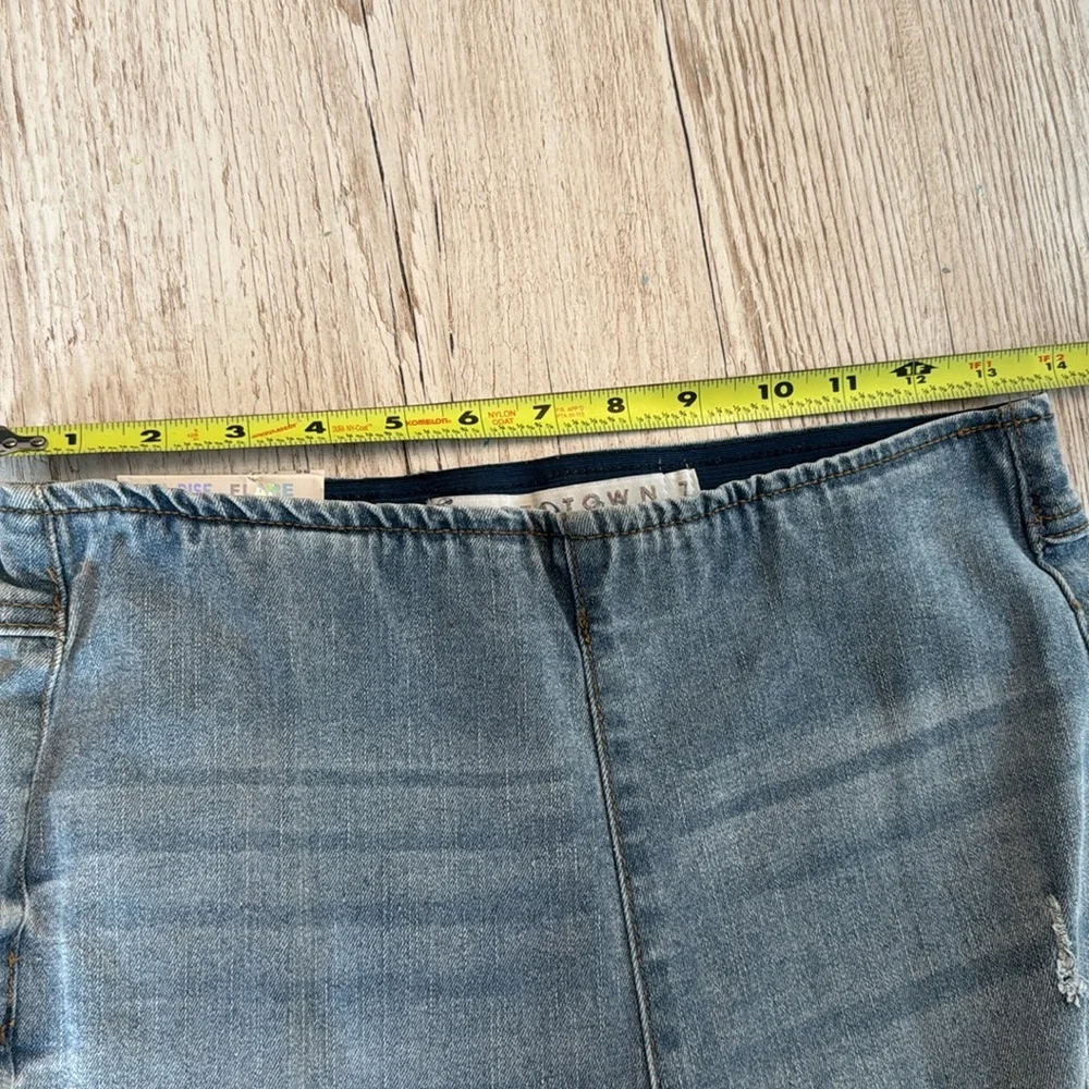 NWT Tinseltown Hi Rise Flare Pull On Light Wash Blue Distressed Jeans SIZE 7/28
